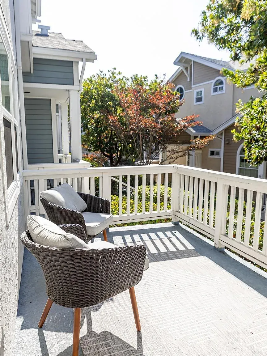 2 bed, 2.5 bath, 1216 sqft, $3,700 — Photo 3