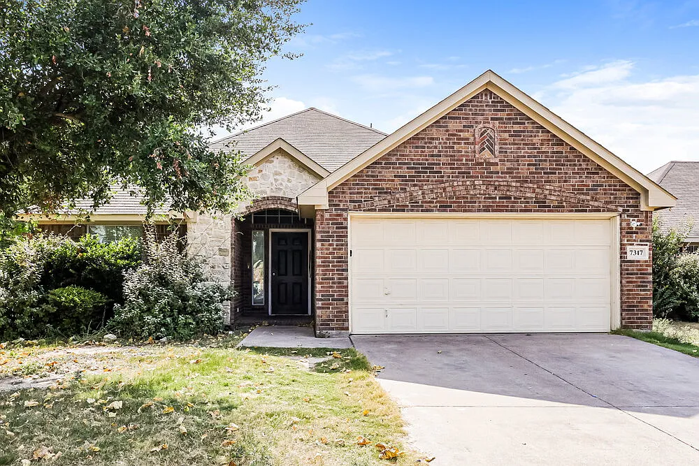 4 bed, 2.0 bath, 1884 sqft, $2,175 — Photo 1