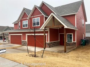 17601 Hampton Park Dr #B, Edmond, OK 73012