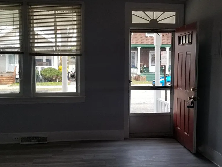 131 N Main St — Photo 2