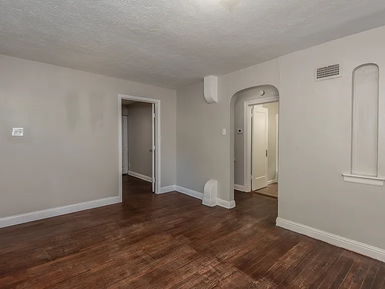 320 Henquin Dr — Photo 4