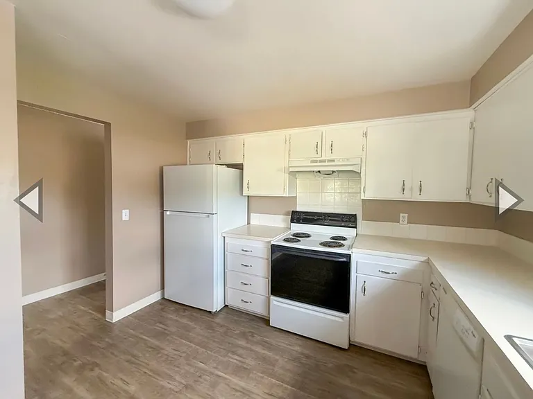 1122 Oakland St #10 — Photo 3