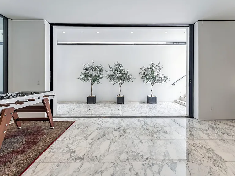 213 S La Peer Dr — Photo 87