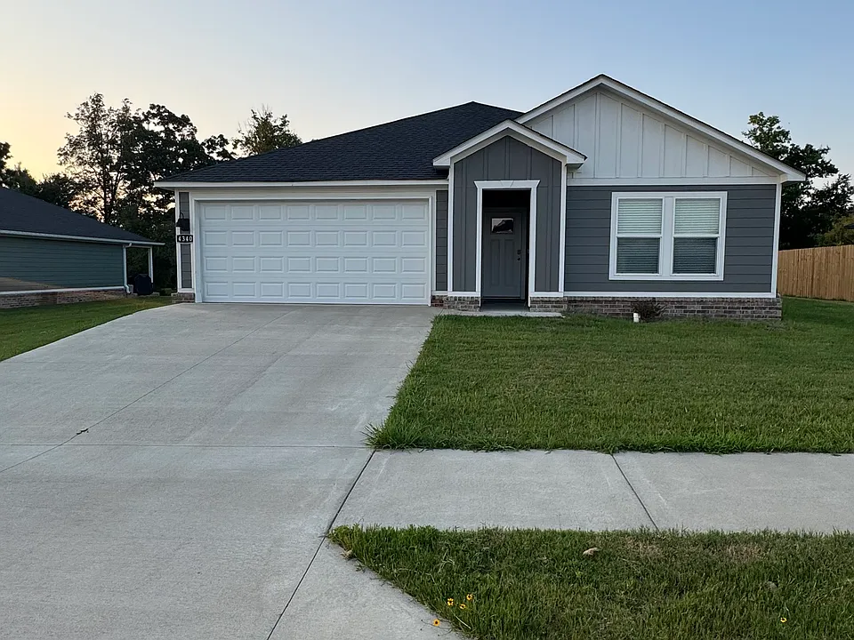 4340 Sloan Dr