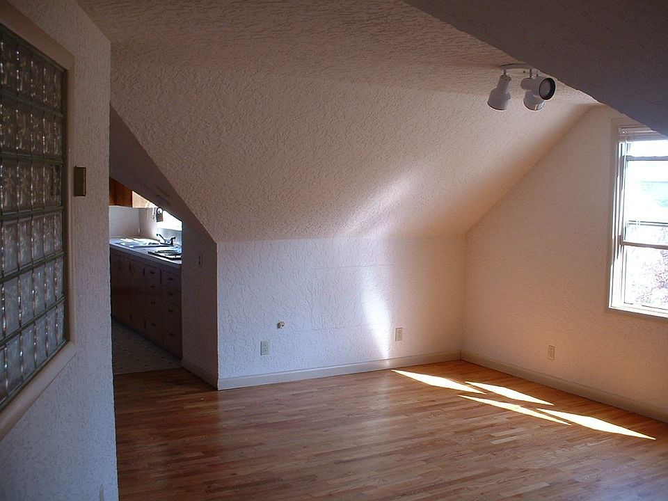 Upstairs livingroom