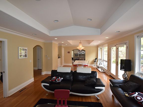5th image of 380 Arlington Way