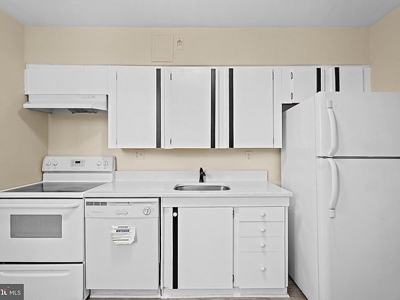 5th image of 6711 Park Heights Ave Unit L9