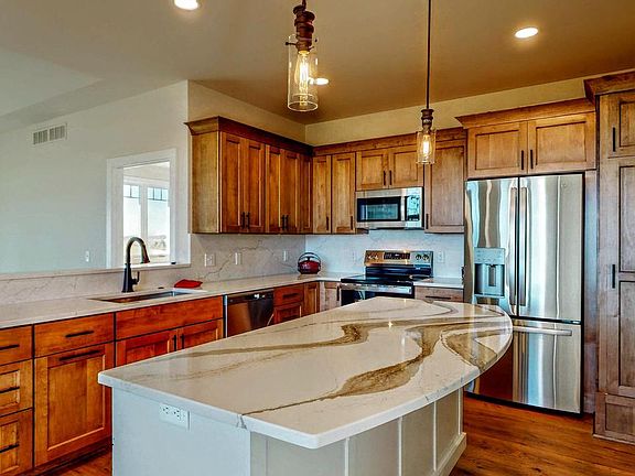 2nd image of 724 East Reinel STREET