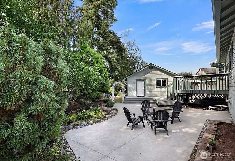2nd image of 2901 Montgomery Place