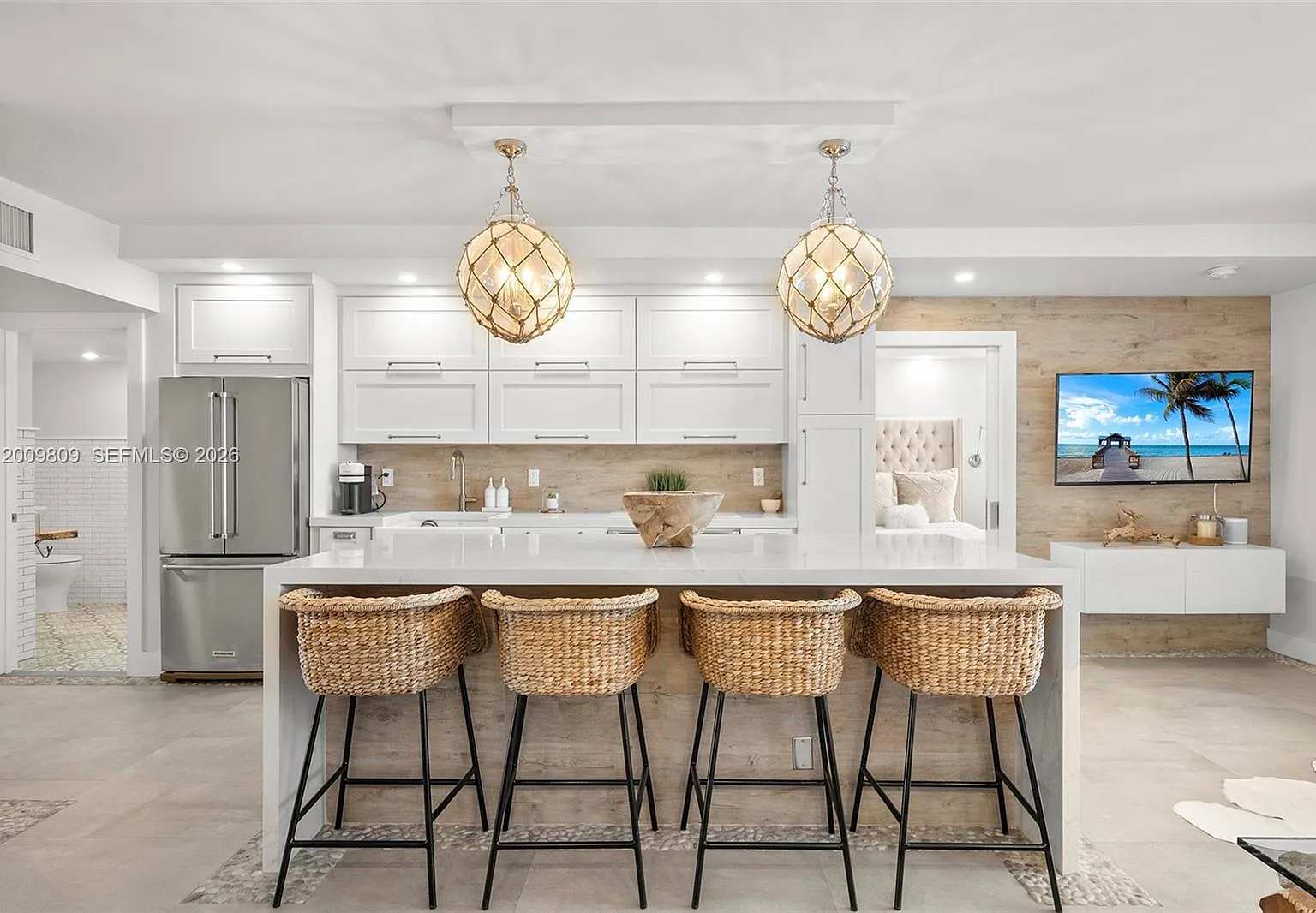 Roney Palace Condo — Photo 2