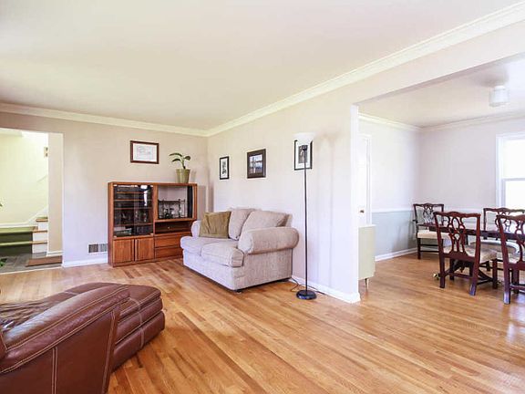 5th image of 2217 Cambridge Dr SE