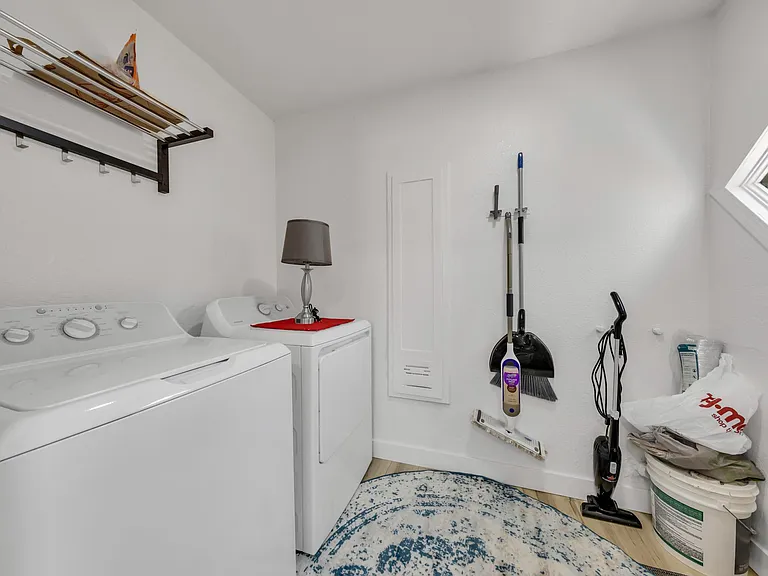 916 Poplar Ave — Photo 35