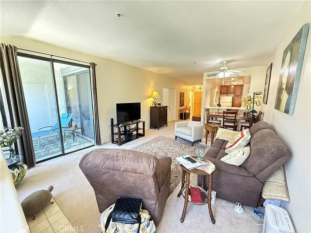 1 bed, 975 sqft, $3,200 — Photo 3
