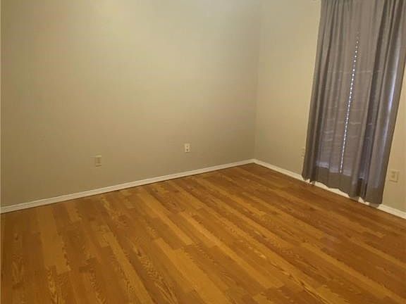 3rd image of 405 Cedar Creek Dr