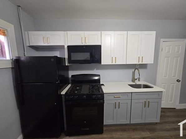 129 S Day St Floor 1