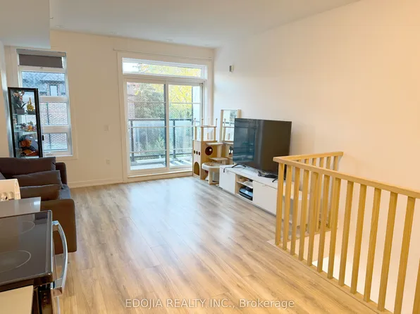 57 Finch Ave W #24, Toronto, ON M2N 2H3