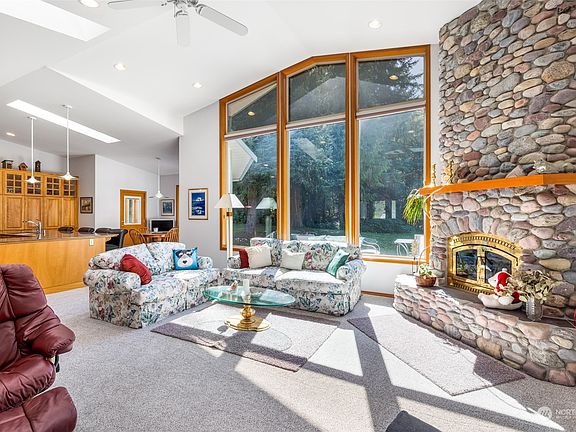 5th image of 215 Alderview Drive