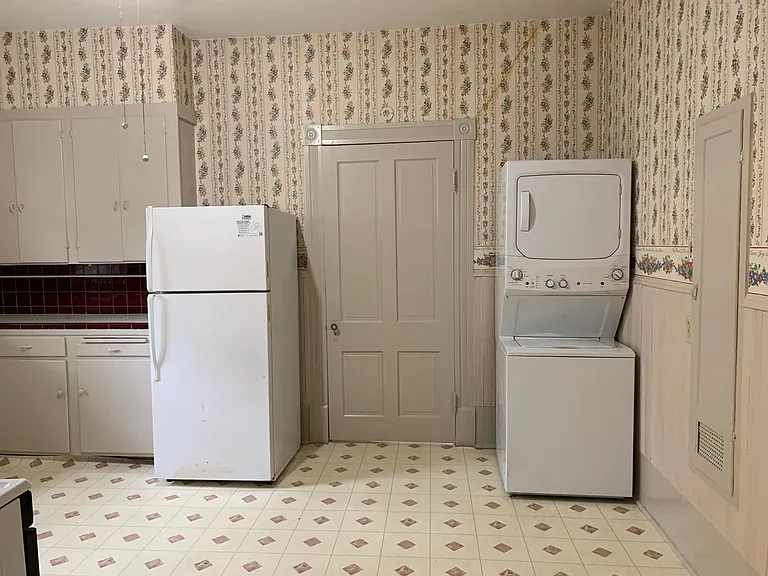 125 Adams St #1 — Photo 9