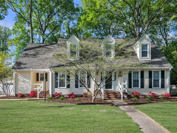 715 Wimbley Ln, Chesapeake, VA 23322