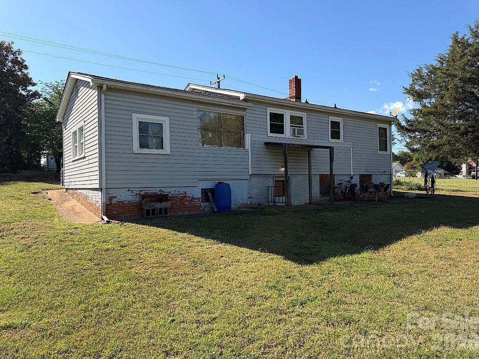2nd image of 126 Arnett St
