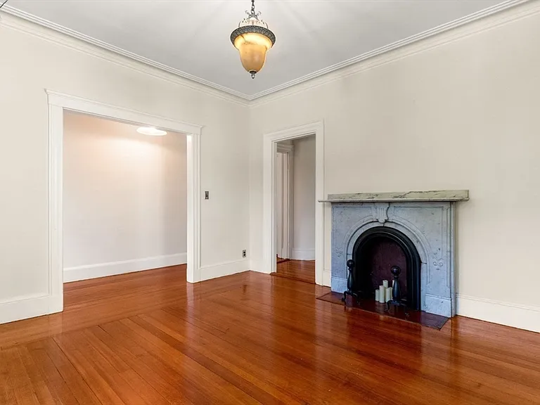 7 Burr St #1 — Photo 8