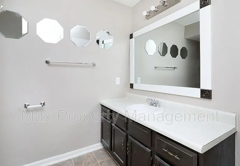 3919 SW 3rd St — Photo 22