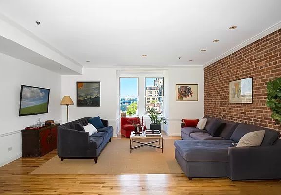 2nd image of 60 Pineapple St APT 6D