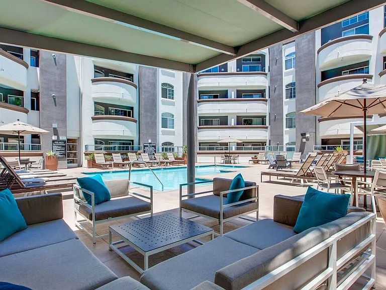 7660 Beverly Blvd #407 — Photo 16