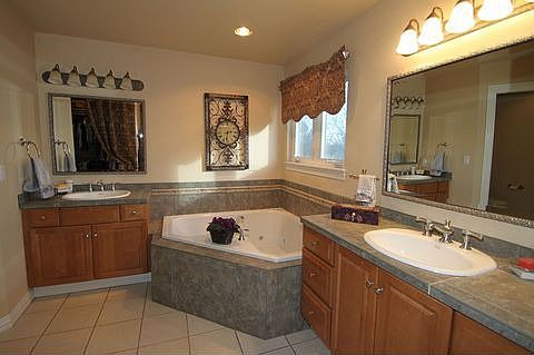 4570 W Aberdeen Ave 015JPG