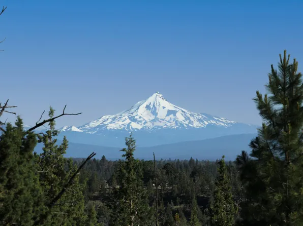 3399 NW Greenleaf Way, Bend, OR 97703