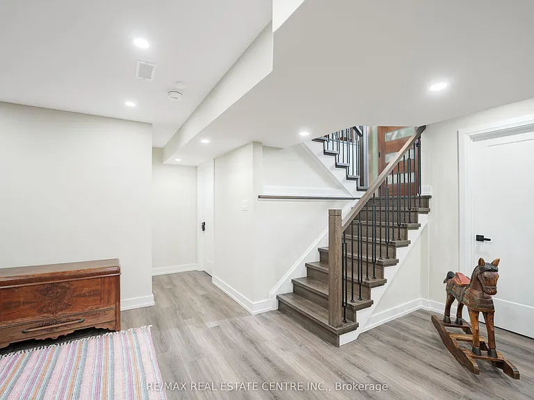 27 Irene Rd — Photo 17