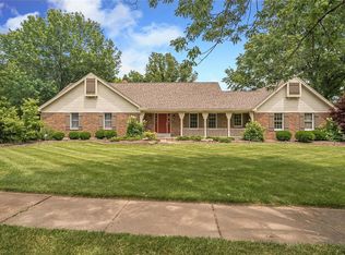 16347 Wilson Farm Dr, Chesterfield, MO 63005