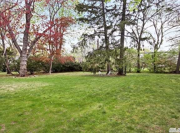 2nd image of 210 Bedell Ave