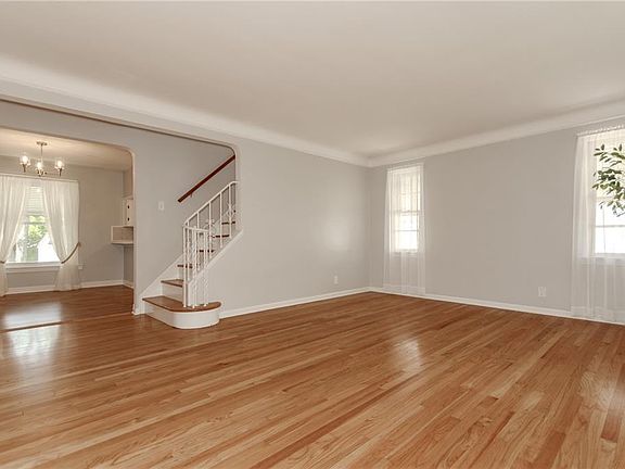 5th image of 1752 Brainard Rd