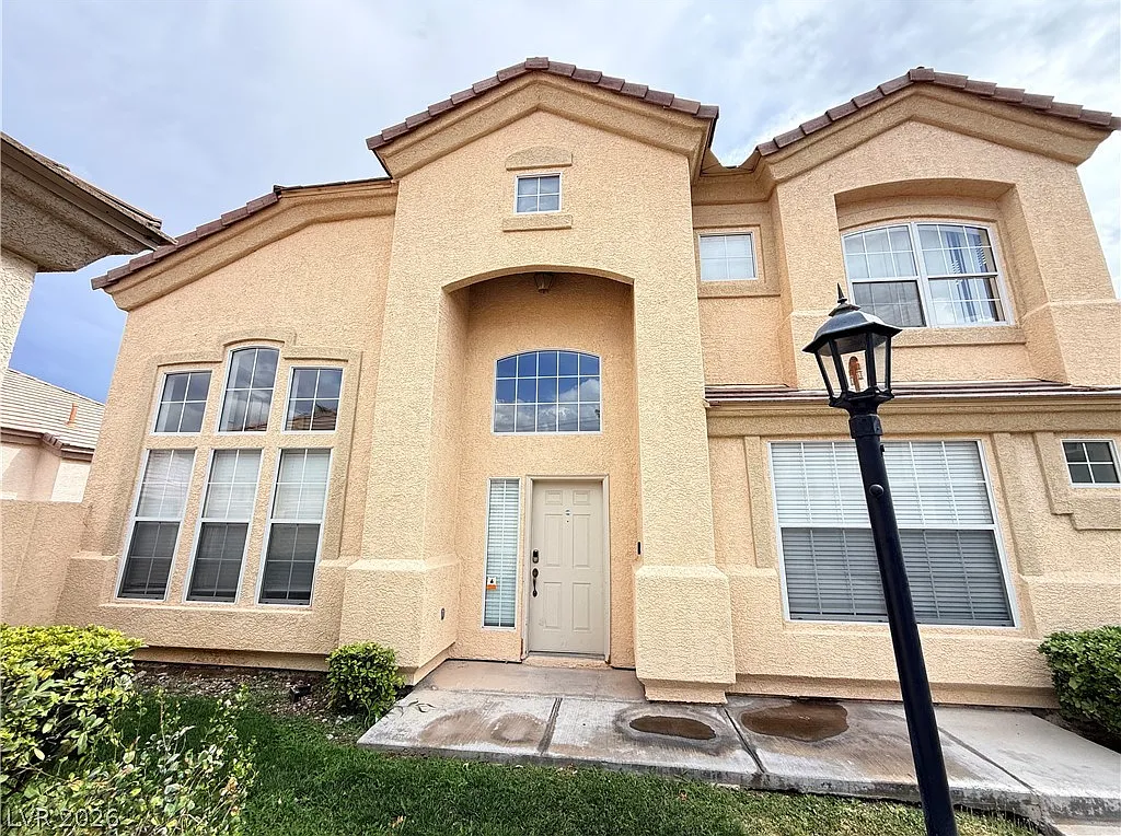 3 bed, 2.5 bath, 1893 sqft, $2,050 — Photo 2