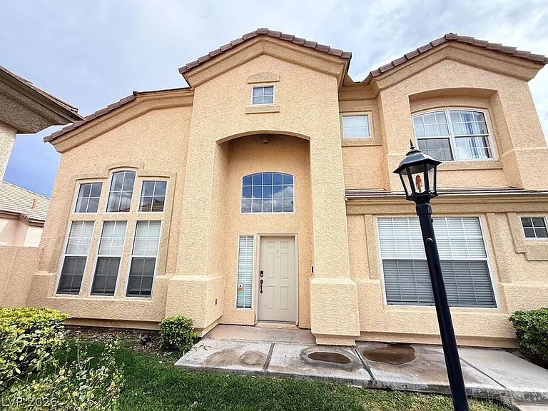 8034 Arcadian Ln — Photo 2
