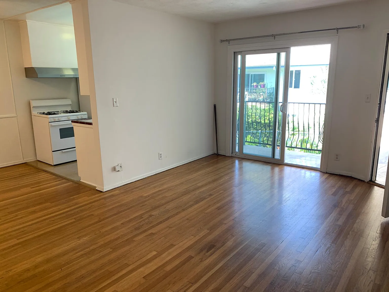 1 bed, 777 sqft, $1,950 — Photo 3