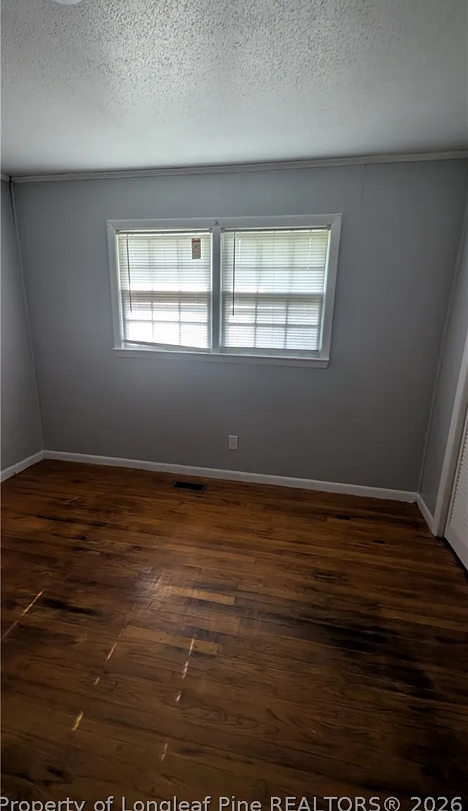 3 bed, 1.5 bath, 1002 sqft, $1,300 — Photo 2