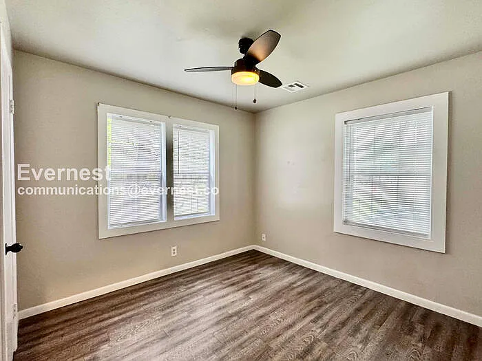 802 N Birch St — Photo 10