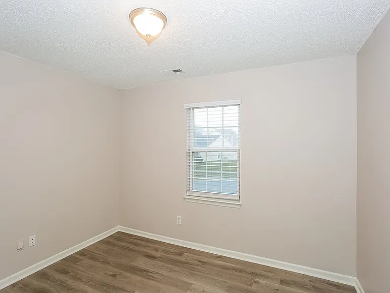 5902 Shining Oak Ln — Photo 18