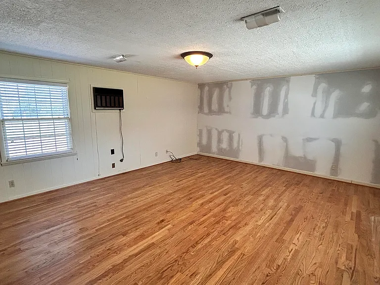 2106 Giles Dr NE — Photo 5