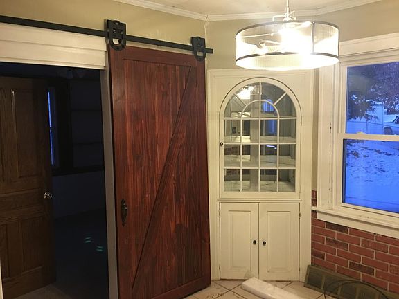 Dining room - Barn door