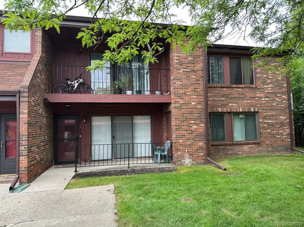 23673 Village House Dr S APT 7A, Southfield, MI 48033