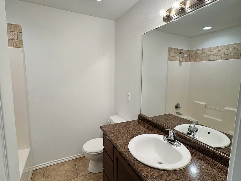 105 W Fairview St #4 — Photo 9