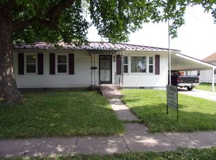 215 E Prairie St, Roodhouse, IL 62082