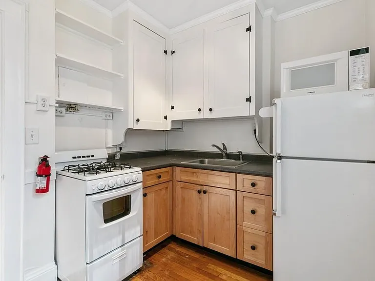 285 Harvard St #110 — Photo 4