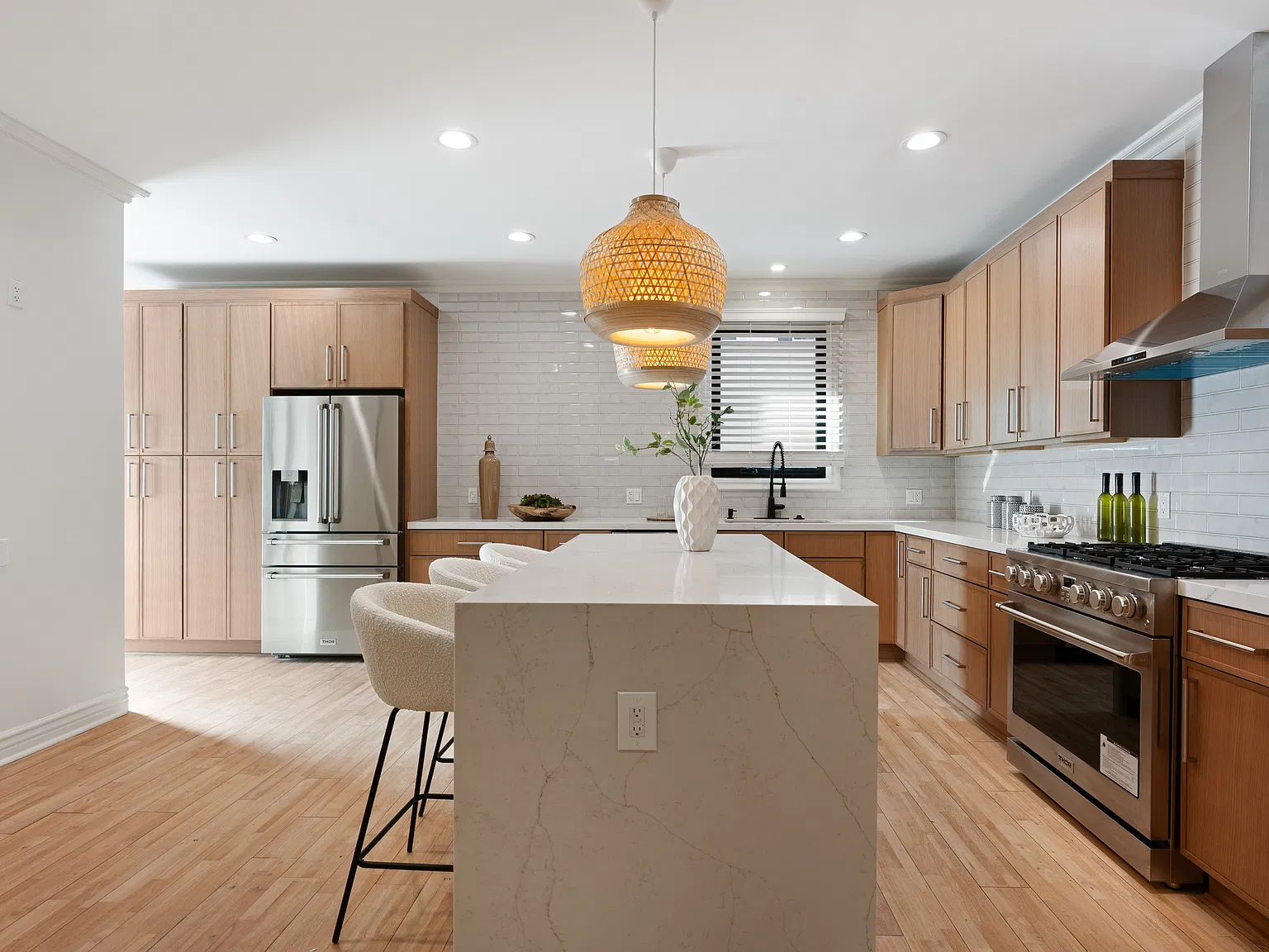 9 bed, 4537 sqft, $2,300 — Photo 4