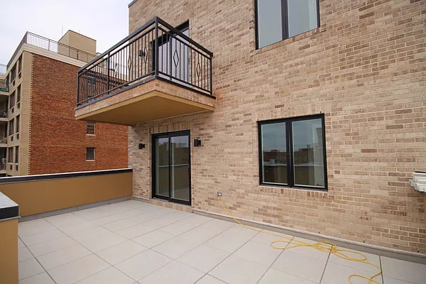 Sold by Starealty Estate LLC | media 28