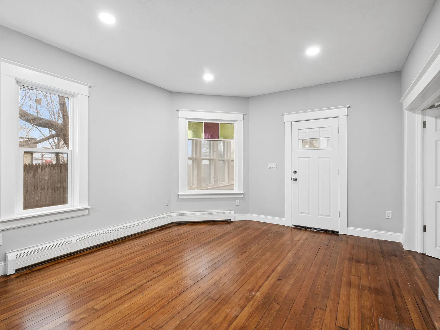 4 bedroom 3 bathroom Duplex Available Oct. 1st — Photo 2