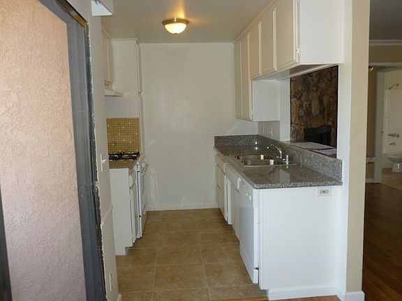 3rd image of 14157 Vanowen St APT 201
